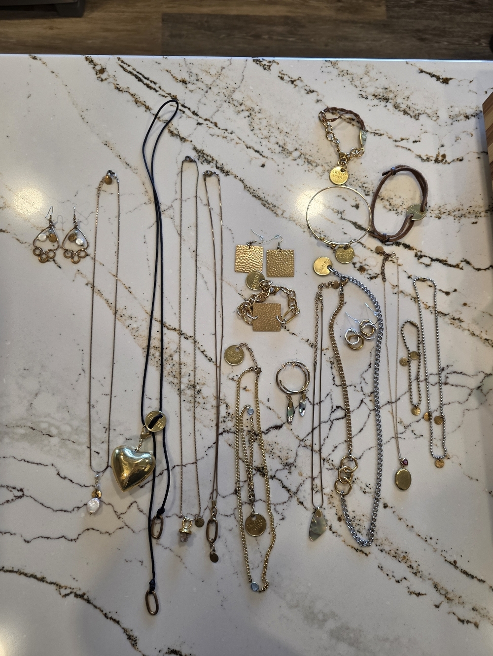 Gold And Siler  Tone Women's Necklace, Bracelet And Earring Bundle - Picture 7 of 7